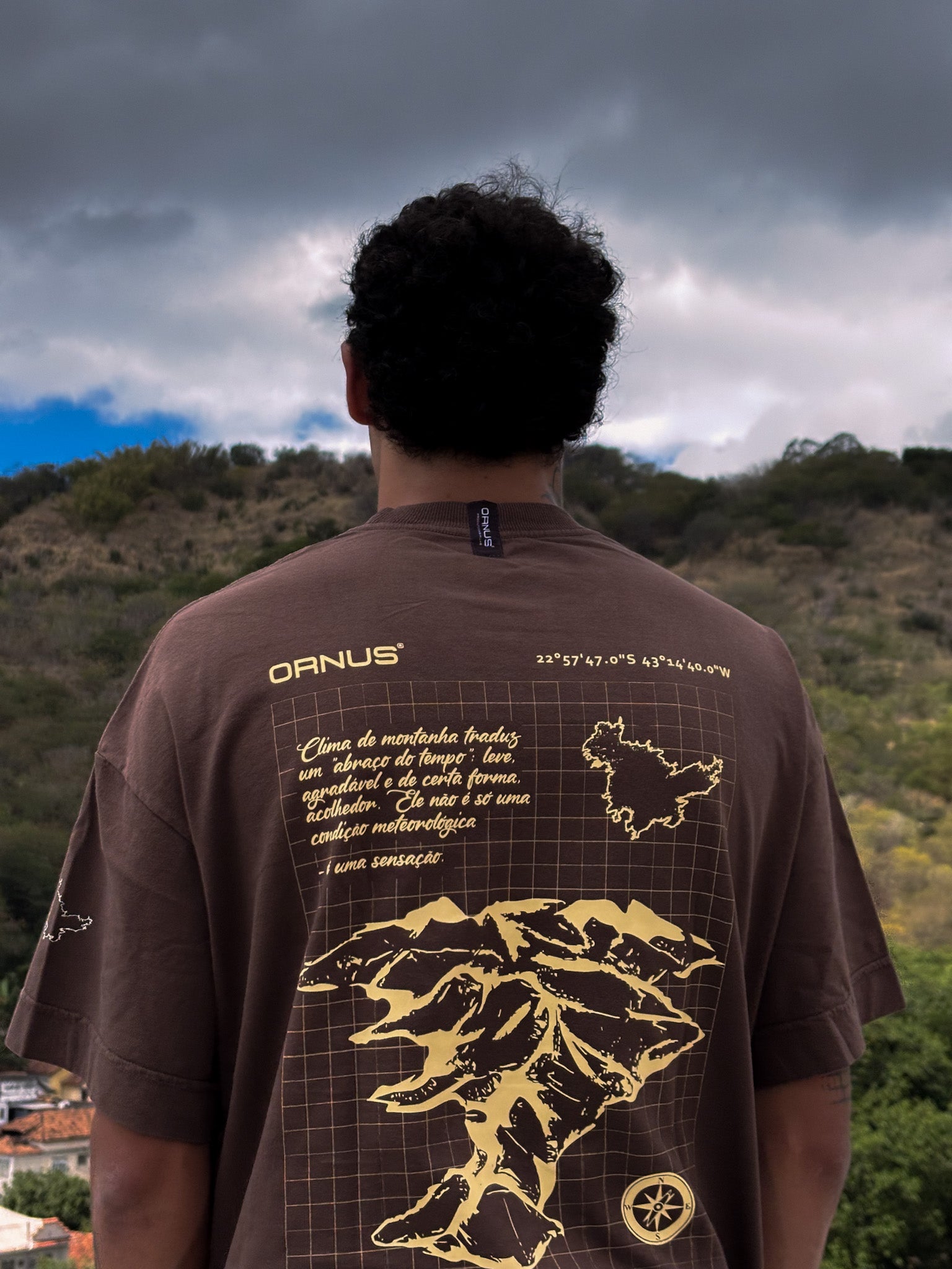 Camiseta Oversized - "Clima De Montanha"