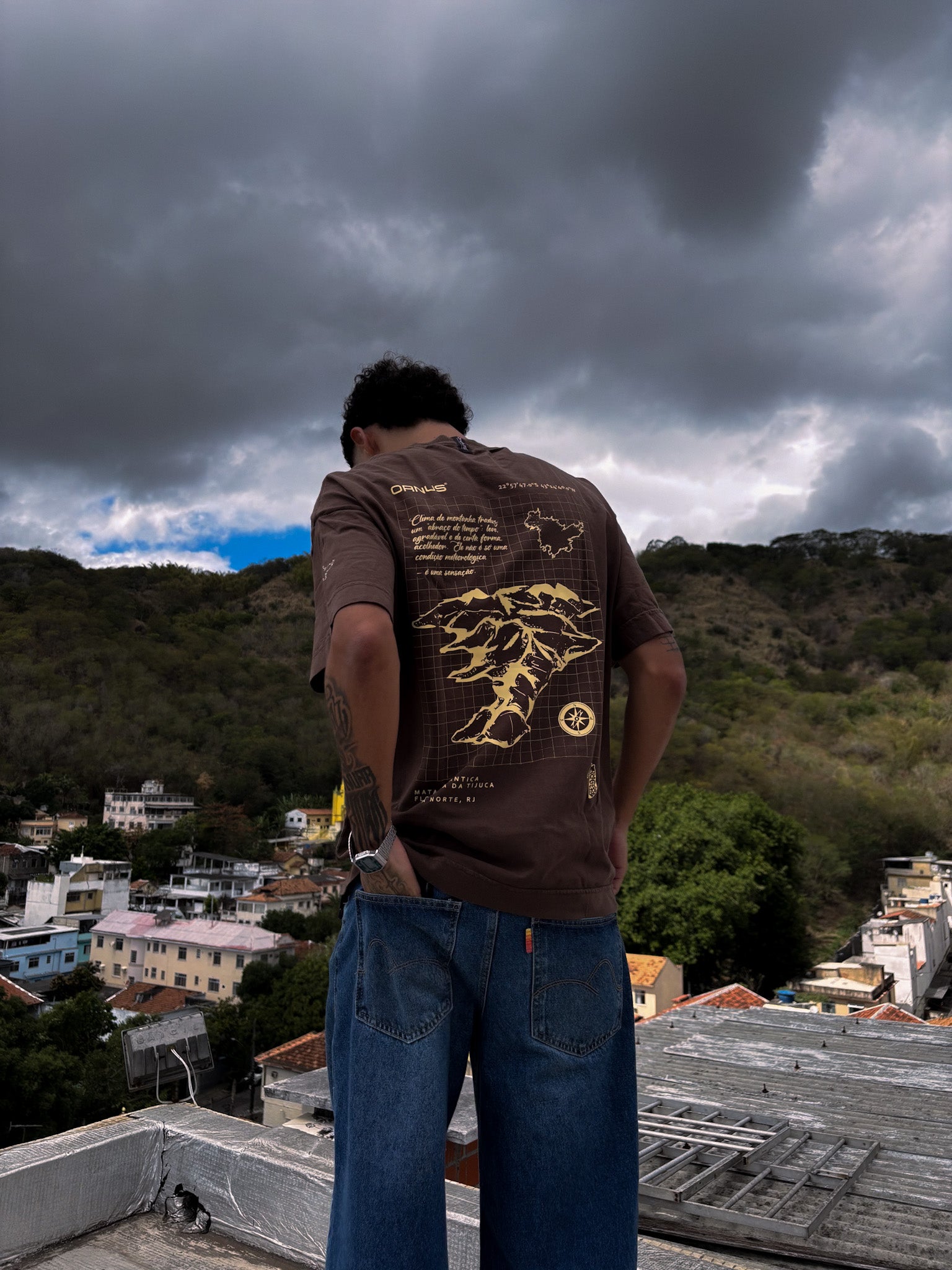 Camiseta Oversized - "Clima De Montanha"